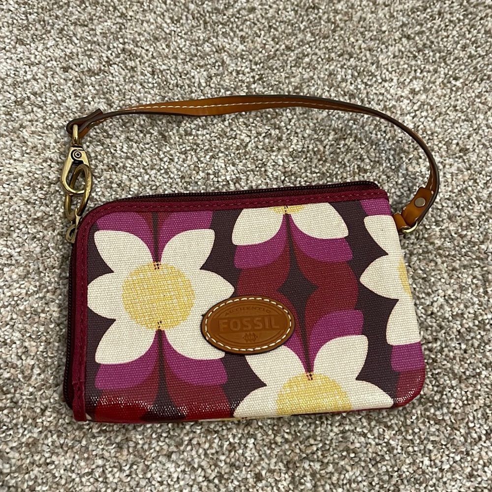 EUC Fossil wristlet
